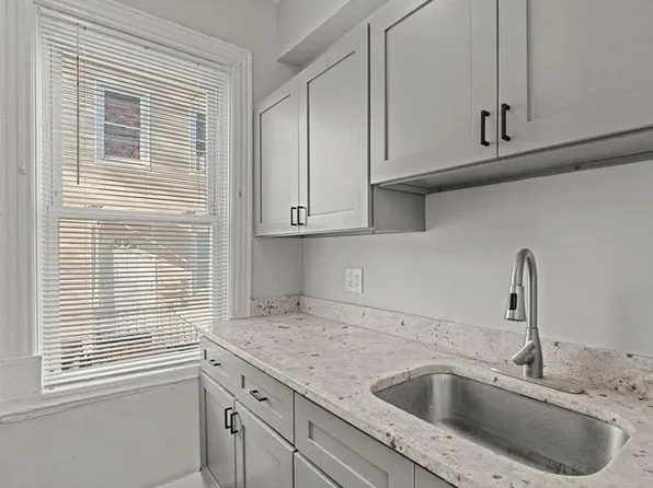 25 Marshall St #1, Providence, RI 02909