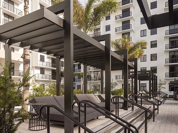 5th image of 11250 Biscayne Blvd #402