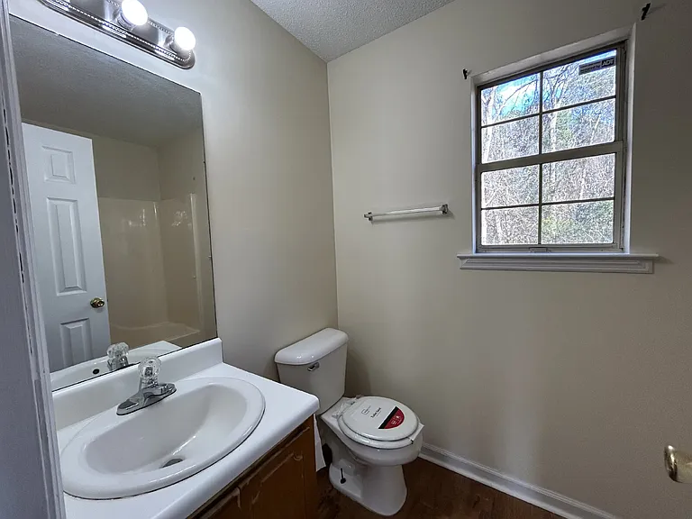 317 Jefferson Cir SE — Photo 5