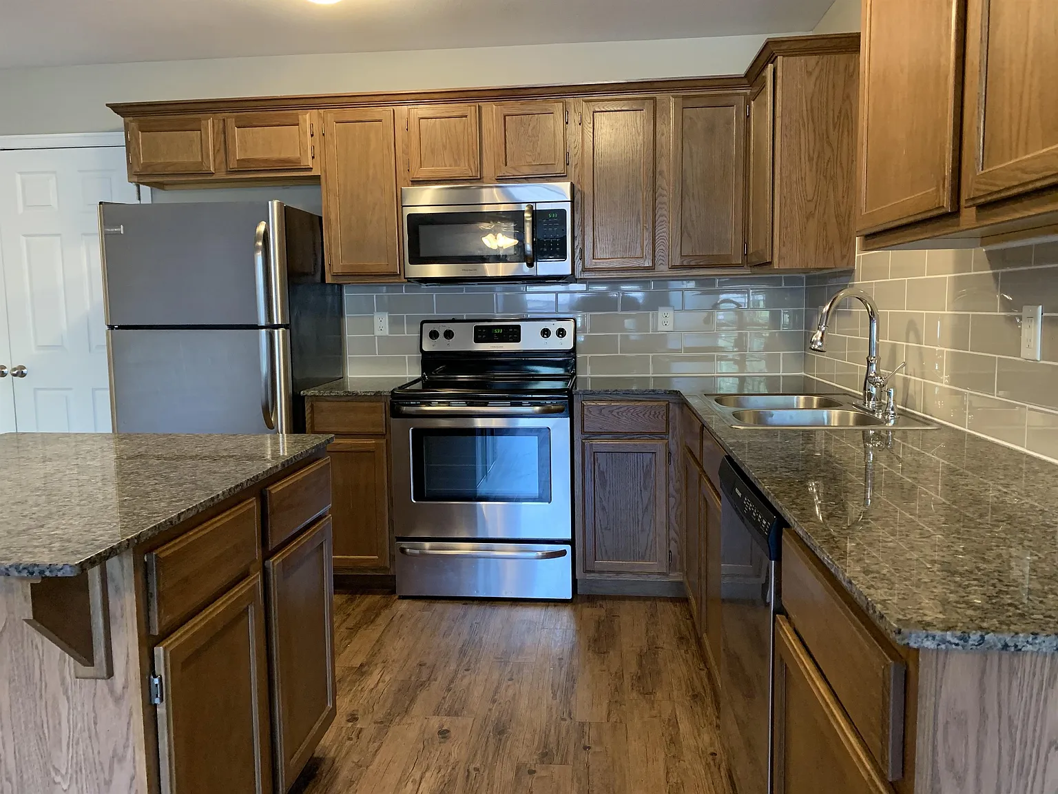 3001 SW Amberwood Ave - 1 — Photo 4