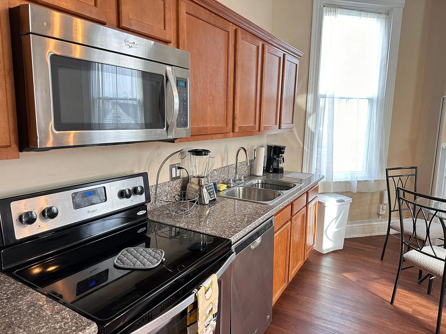 3 bed, 1100 sqft, $999 — Photo 4