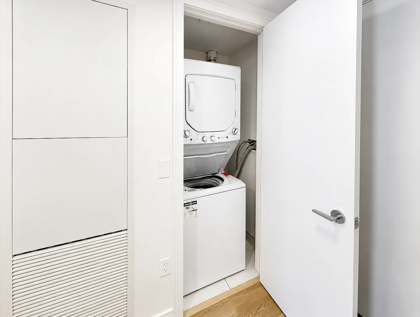 1 Jarvis St - Unit 323 — Photo 4