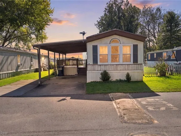 23 Oakwood St, Beloit, OH 44609
