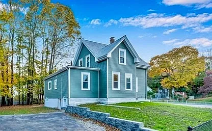 4 bed, 2.0 bath, 2053 sqft, $3,900 — Photo 3
