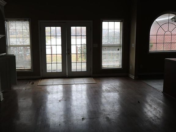 5th image of 1318 W Lakeshore Dr
