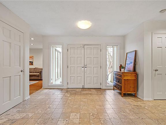 5th image of 10169 Mackey St