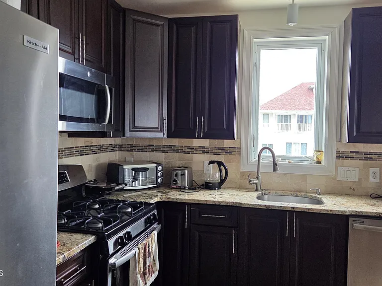 255 Pine Dr — Photo 5