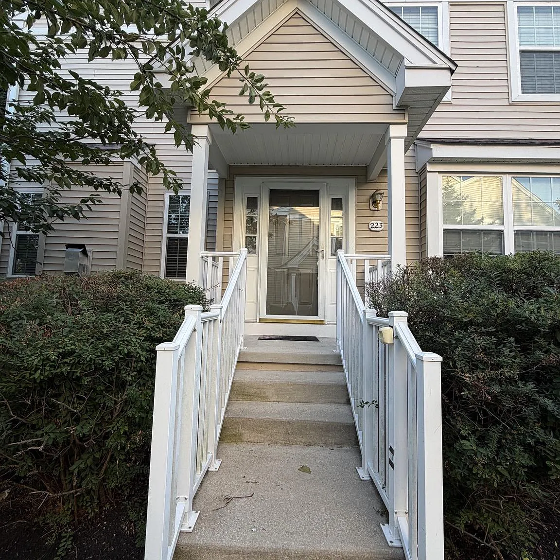 3 bed, 2.5 bath, 1932 sqft, $2,750 — Photo 3