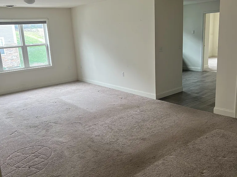 1047 Broadway — Photo 16