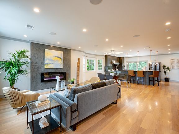 4th image of 20 Borica St