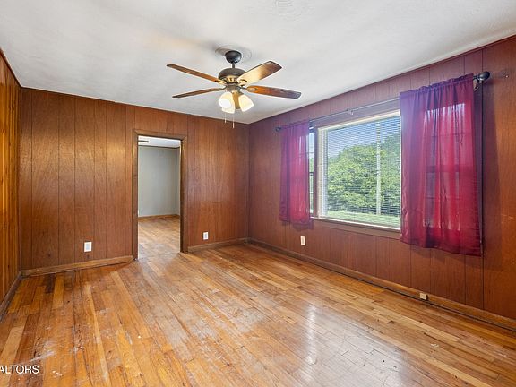 4th image of 2918/2920 Miller Rd