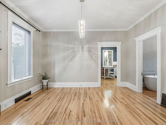 4th image of 198 Duke St
