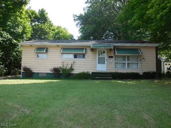 2821 W Bailey Rd, Cuyahoga Falls, OH 44221