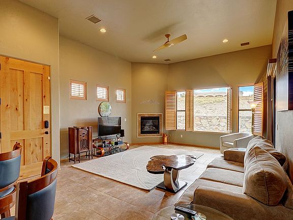 4th image of 4426 Levante Dr