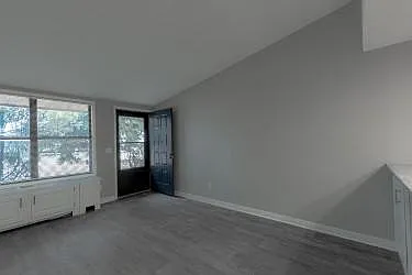 Elmwood Apartments — Photo 17