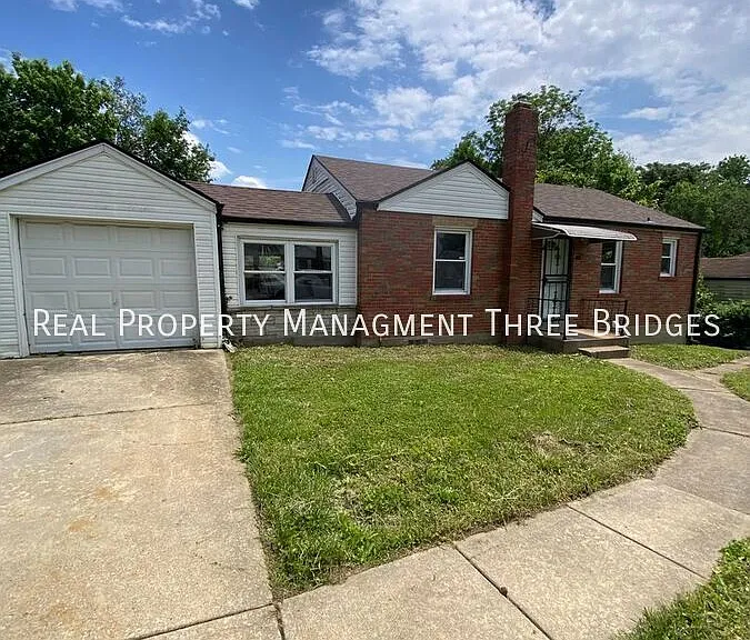 60 Mayme Dr — Photo 1