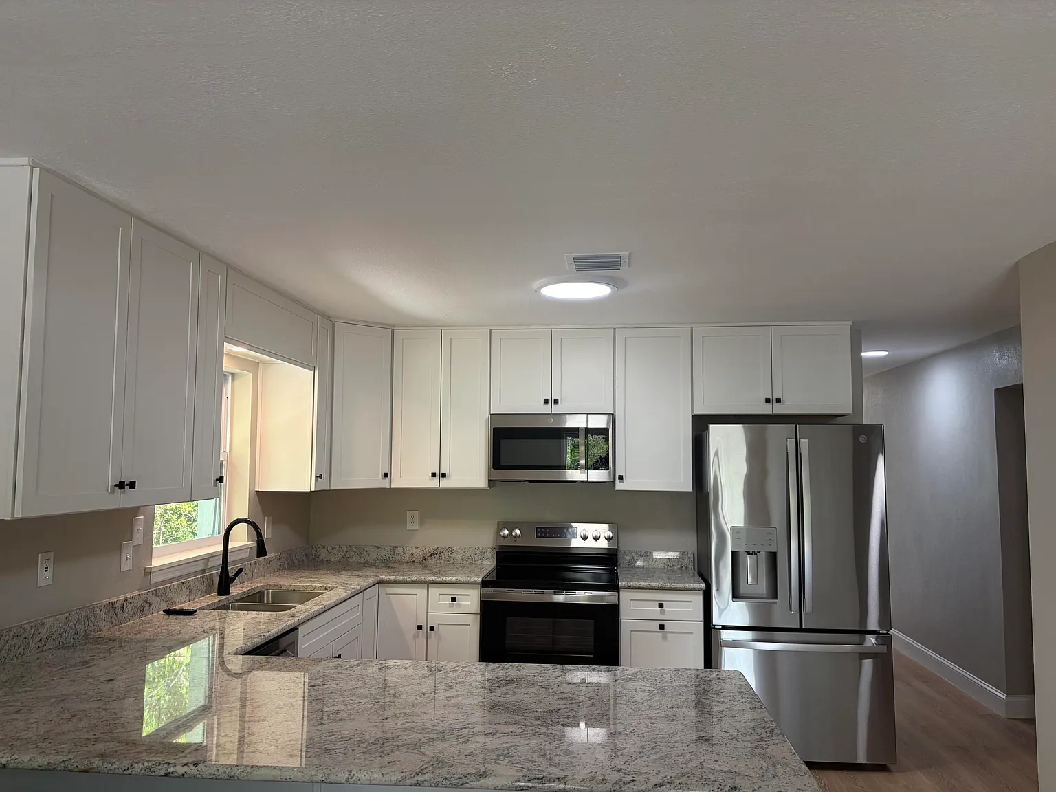 3 bed, 2.0 bath, $3,700 — Photo 2