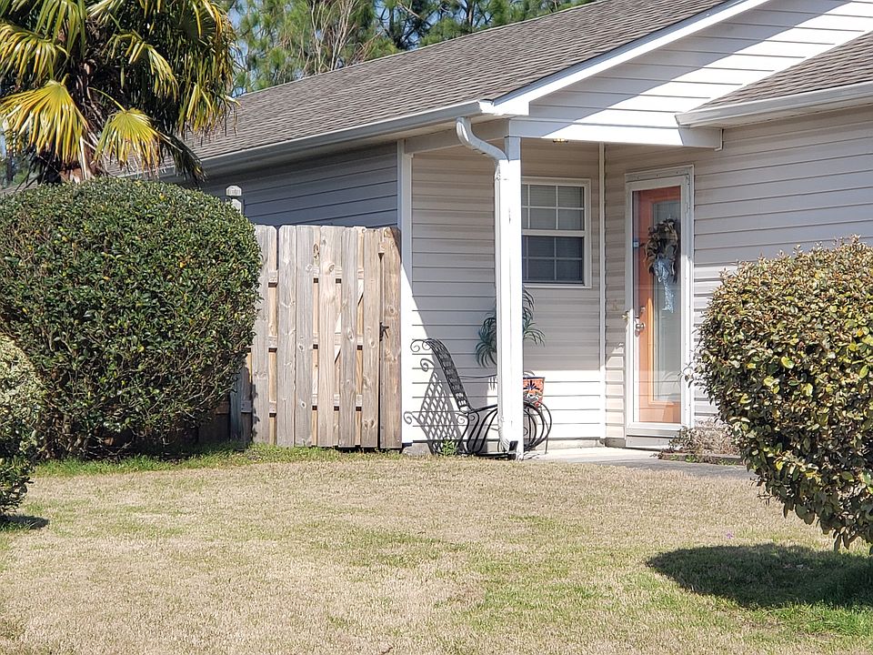 1st image of 300 Bridgeton Ct
