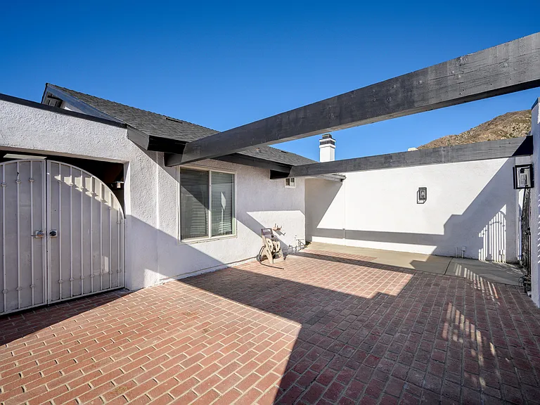 13945 Breger Ave — Photo 40