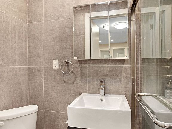 5th image of 139 E 110th St APT 33
