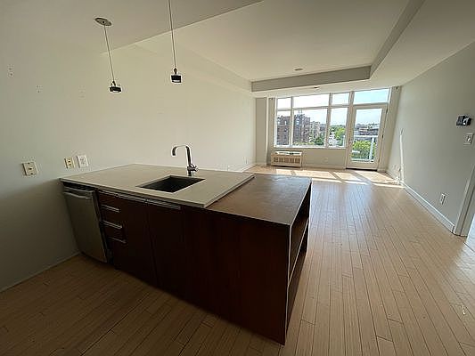 3rd image of 601 Ocean Pkwy APT 6D
