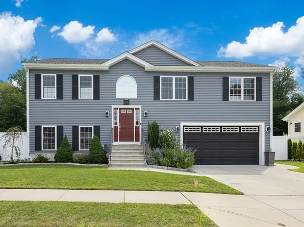 76 Seth Daniel Dr, New Bedford, MA 02745