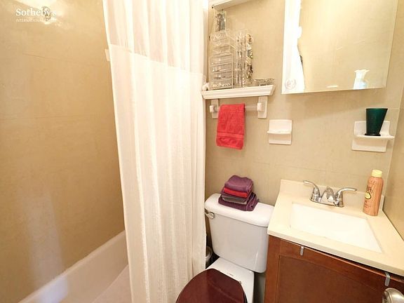 4th image of 44 E 63rd St APT 6D