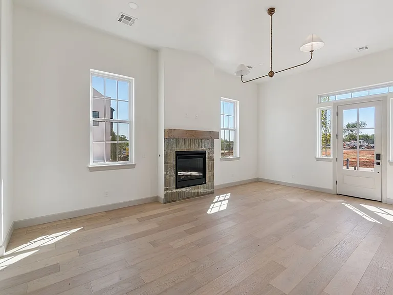 18835 Selah Way — Photo 8