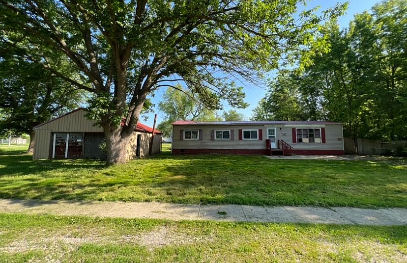 215 E Randolph St, Roodhouse, IL 62082 Zillow