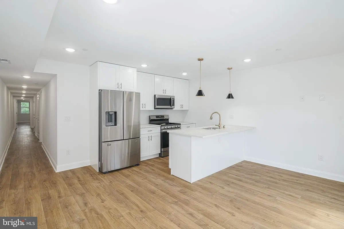 Building Photo - 653 N Preston St #3