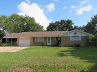 404 Doris St, El Campo, TX 77437