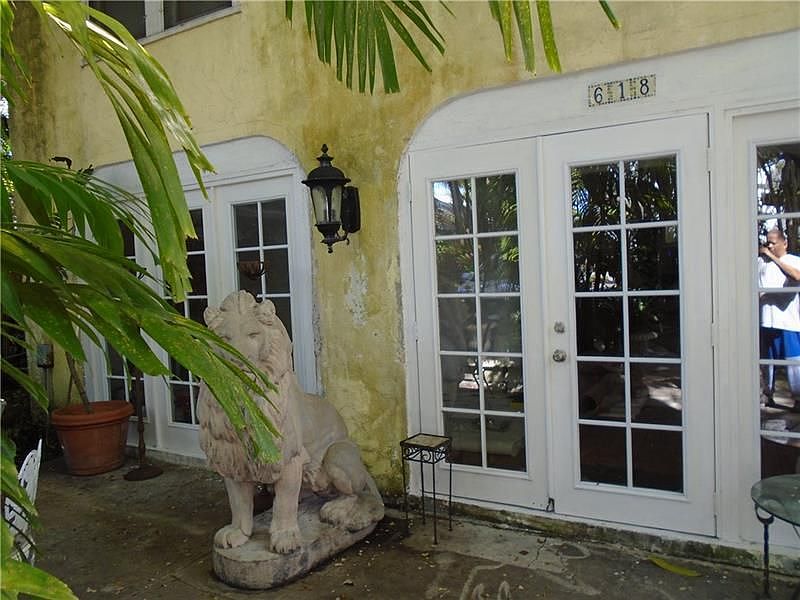 1st image of 618 SE 6th Ct