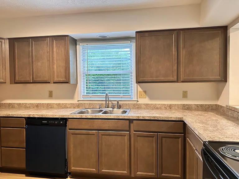 432 Lakebow Ct — Photo 5