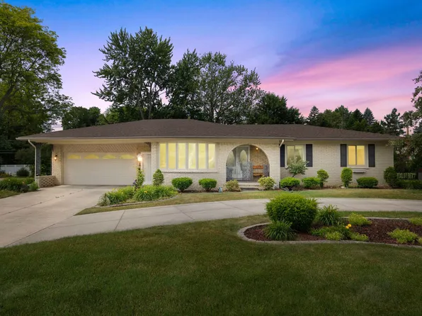 5350 Fieldcrest Dr, Shelby Township, MI 48316