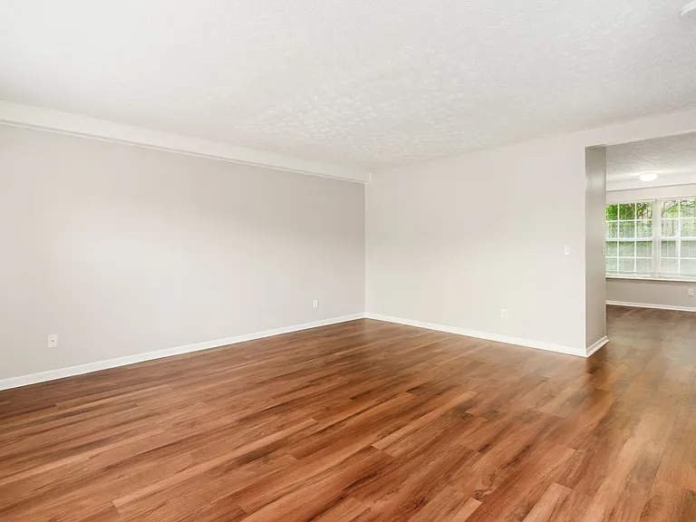 1531 Whispering Willow Ln — Photo 8