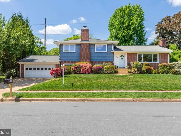 928 Fairway Dr NE, Vienna, VA 22180