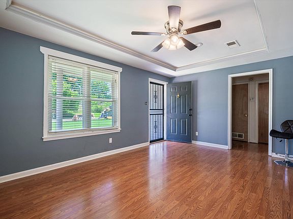 5th image of 4135 Chelsea Ave