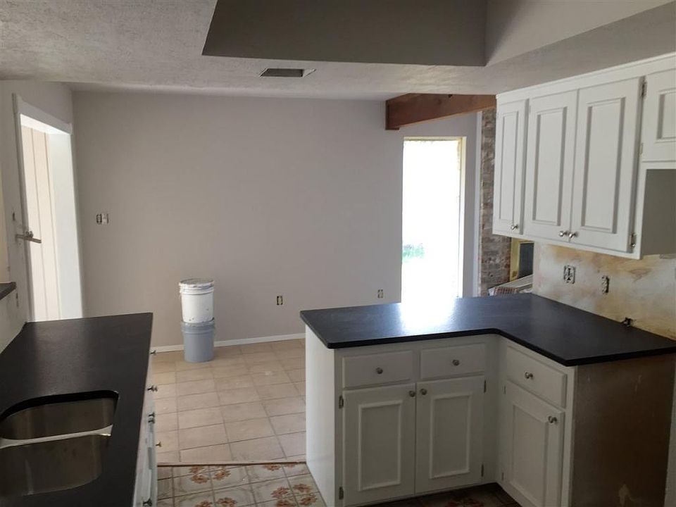 2nd image of 3113 NE Kingsbriar Dr
