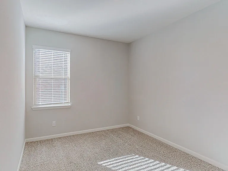2113 Emma Ct — Photo 6