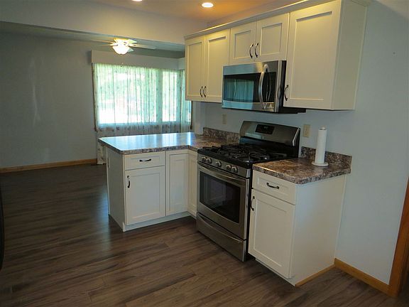 3rd image of 1706 Lincolnway E