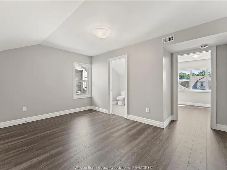 1439 Benjamin Ave #2 — Photo 7