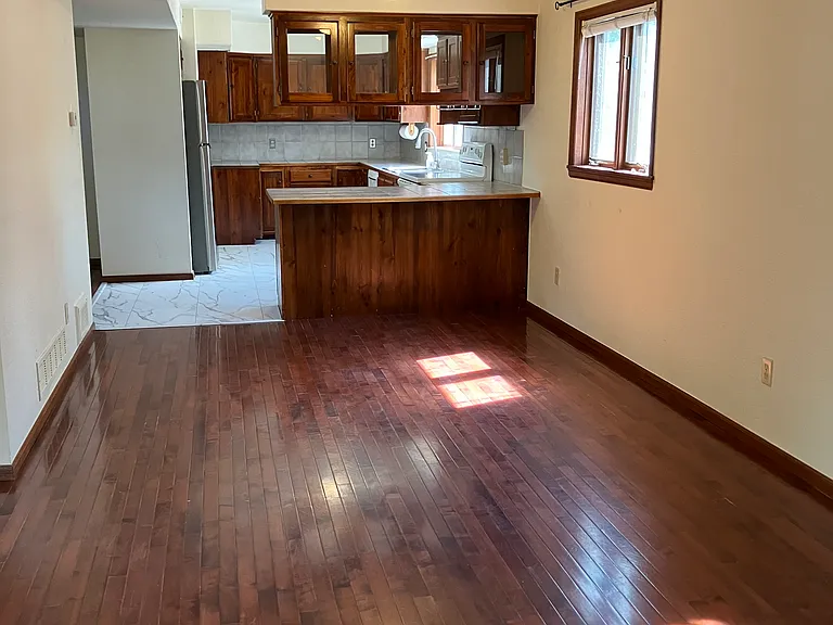 2143 Pine St #2 — Photo 4
