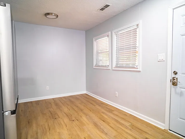 3825 Crane Dr NE — Photo 16