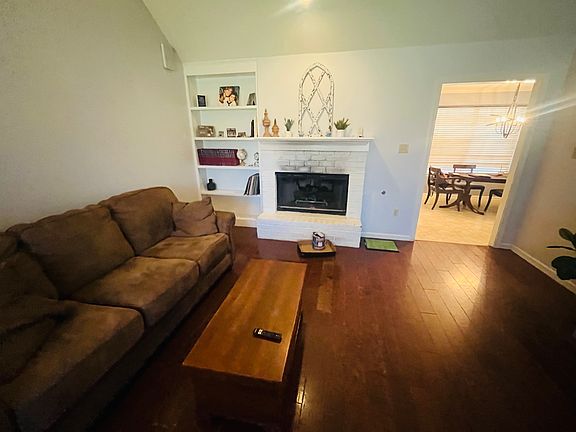 3rd image of 7310 Fox Hollow Ln