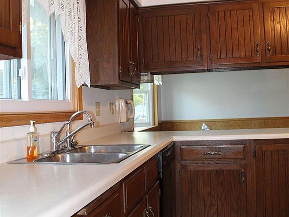 5th image of 915 10th St S