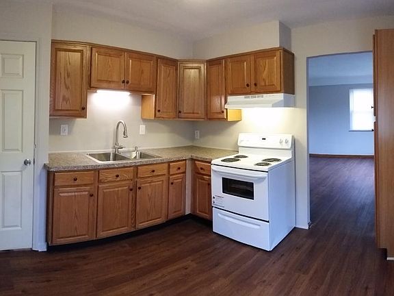3rd image of 7923 Newport Ave