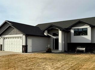 8 Scramble St, Minot, ND 58701