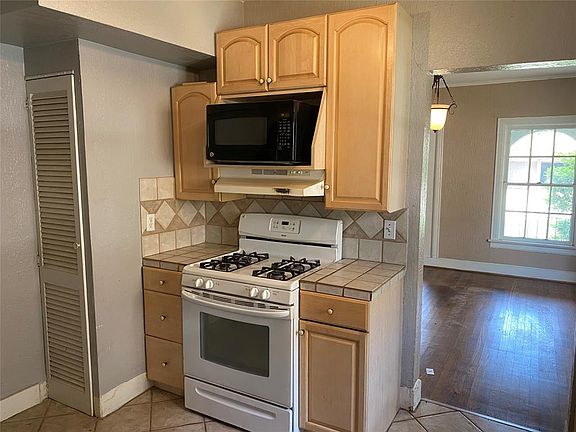 3rd image of 6240 Palo Pinto Ave #A