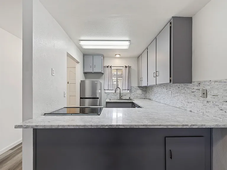 3849 Vineyard Ave #B — Photo 9