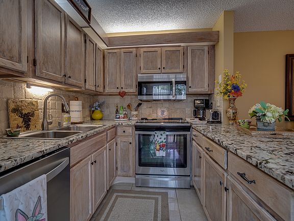 3rd image of 5222 Cedarbend Dr APT 2